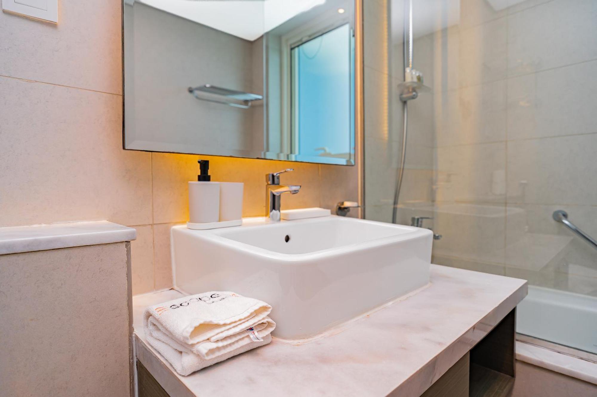 Escape 24 - Luxury In Damac Maison Prive Business Bay *